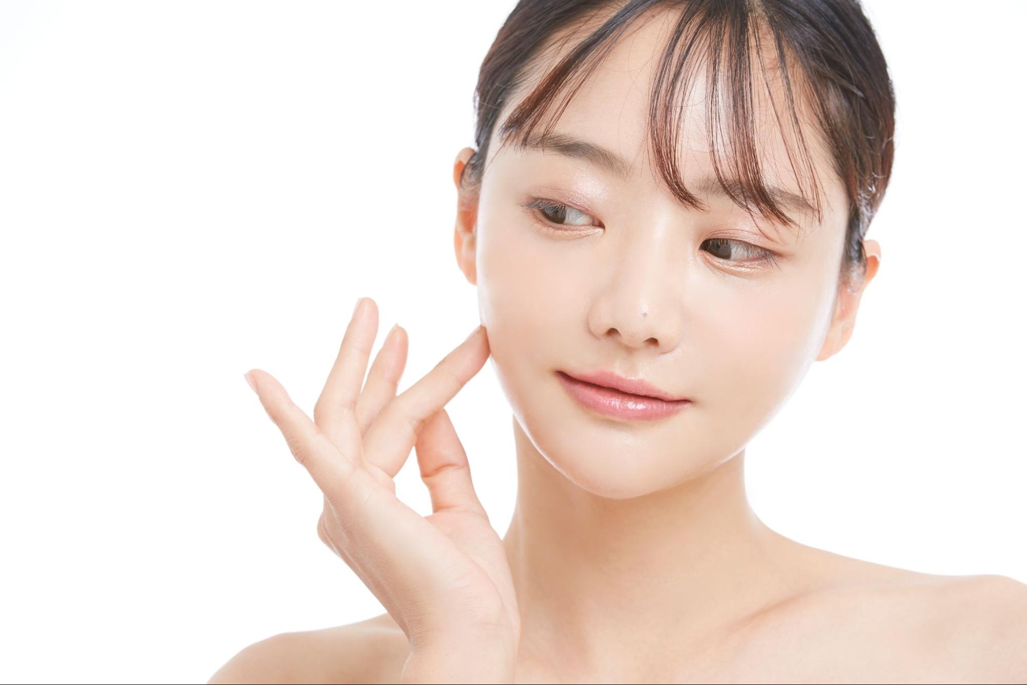美しい肌の若い女性